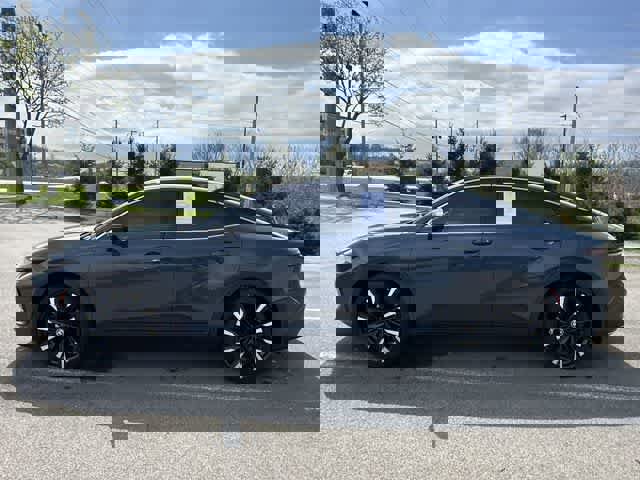 Used 2025 Toyota Crown Platinum AWD/4WD image 2