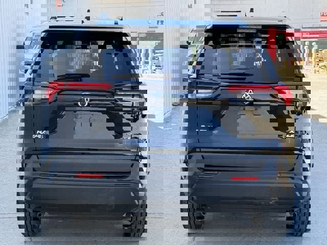 Used 2021 Toyota RAV4 XLE Premium image 5