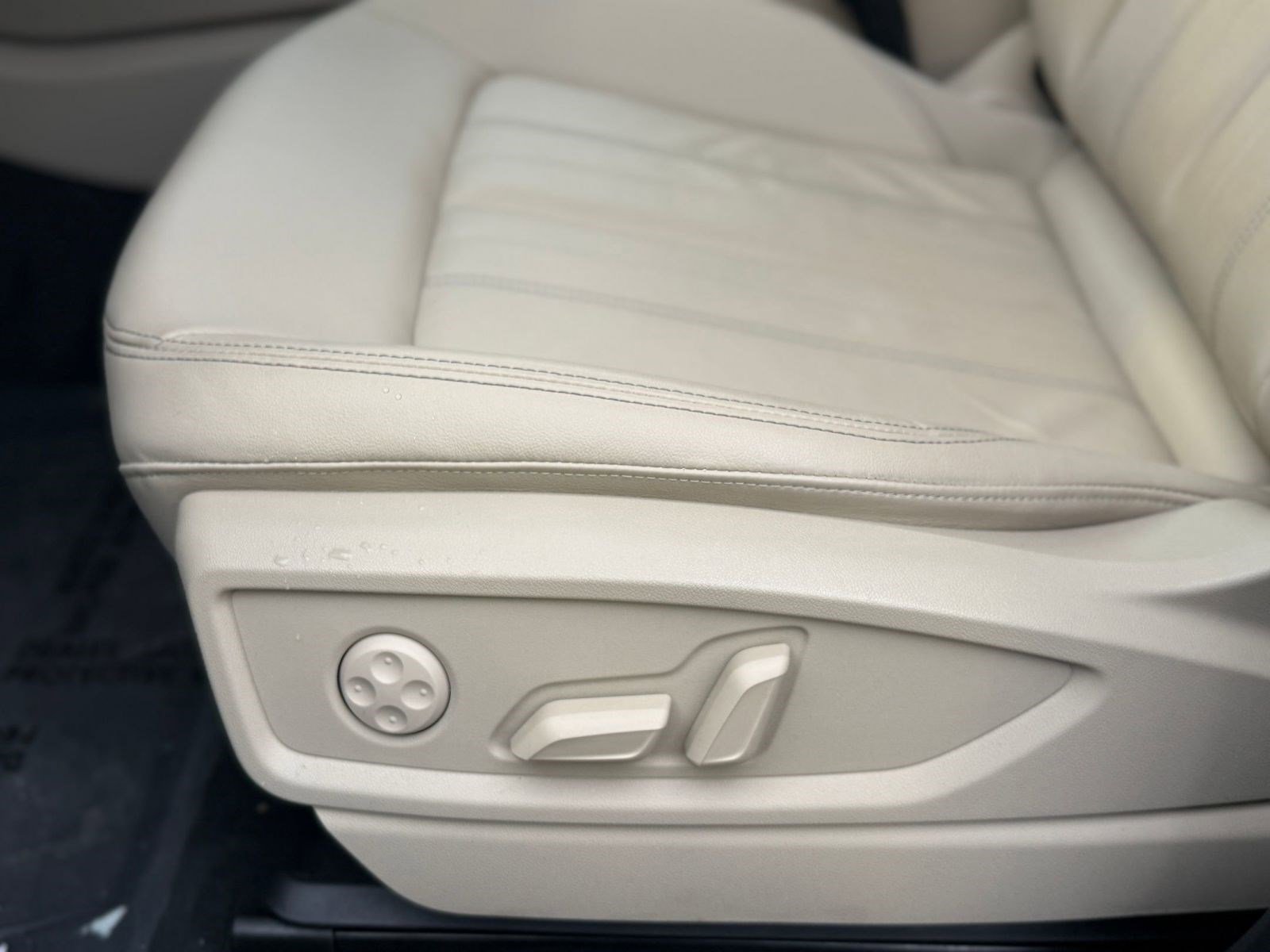 Used 2023 Audi Q5 2.0T Premium w/ Convenience Package image 14