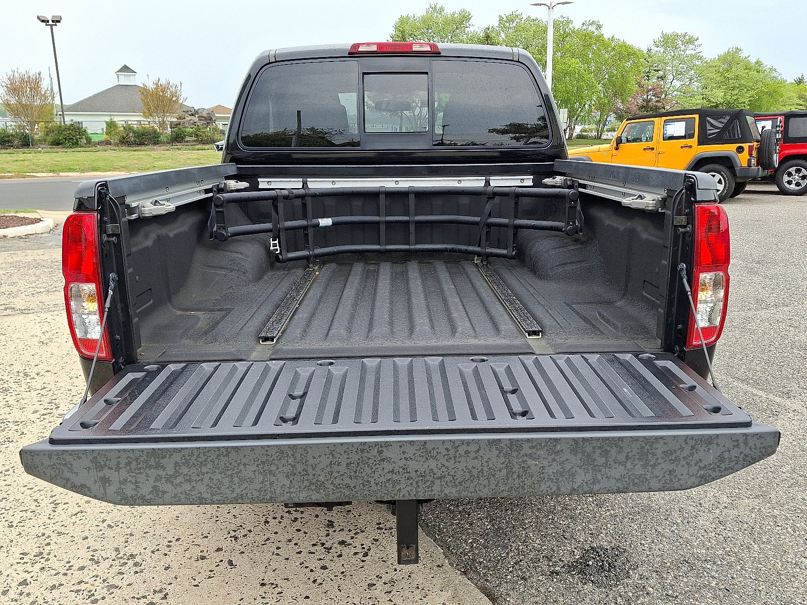 Used 2018 Nissan Frontier SV w/ Value Truck Package AWD/4WD image 28