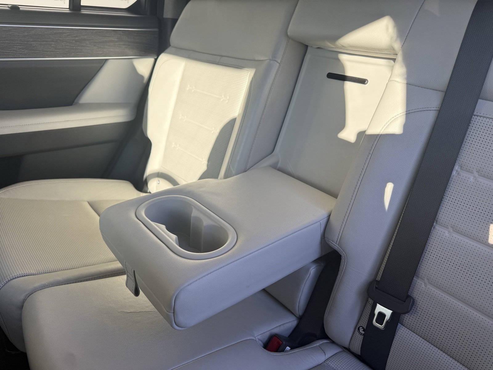 Used 2024 Hyundai Santa Fe Limited image 33