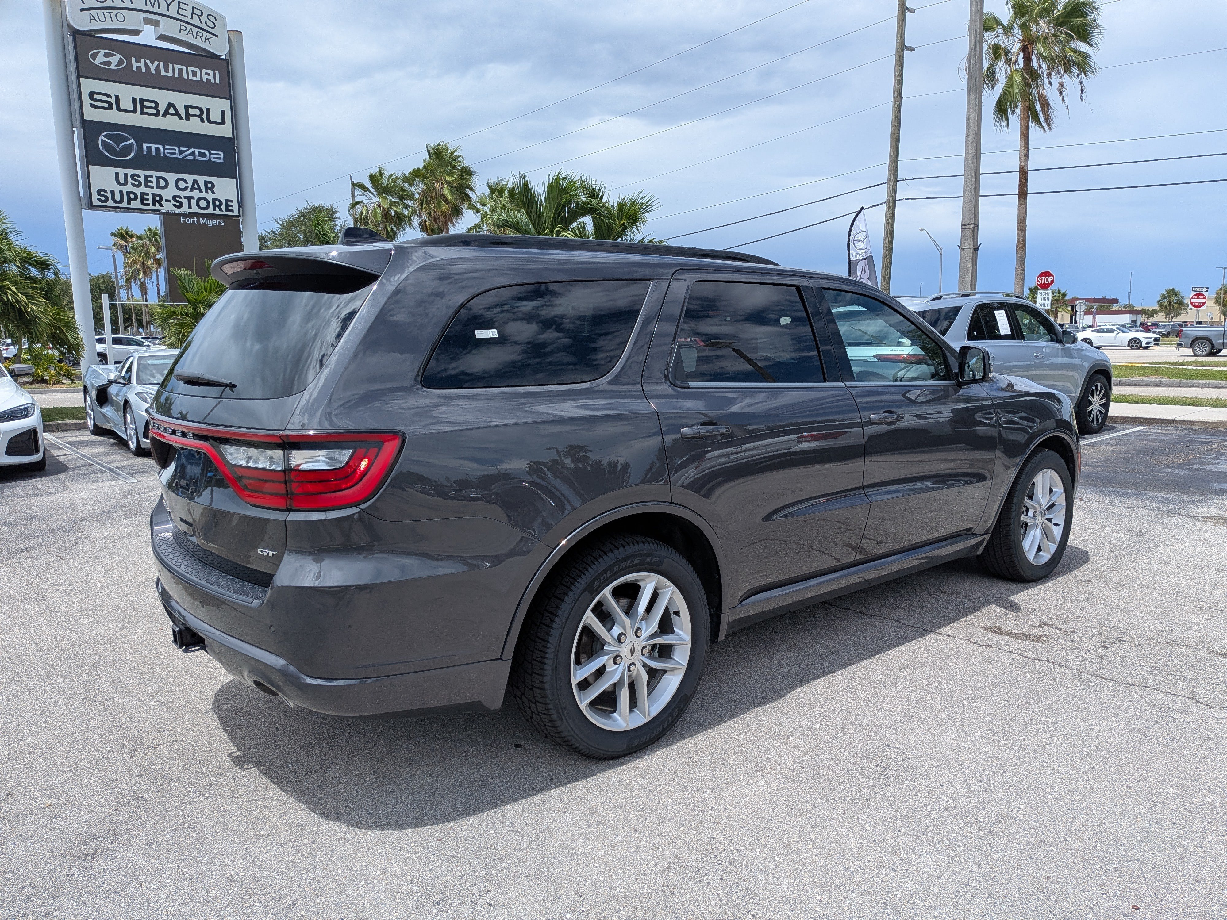 Used 2024 Dodge Durango GT RWD image 4