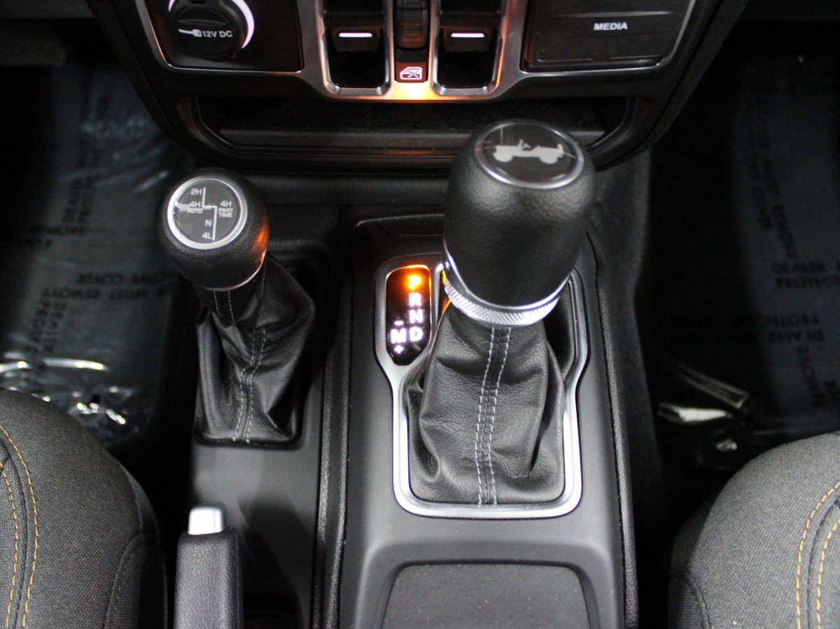 Used 2025 Jeep Wrangler Unlimited Sahara w/ Safety Group image 28