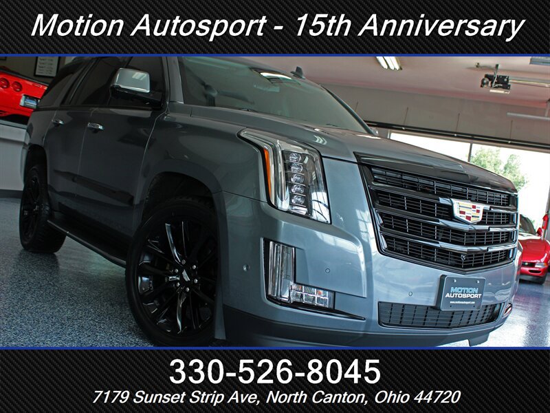 Used 2020 Cadillac Escalade Luxury w/ Escalade Sport Edition AWD/4WD image 42