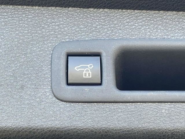 Used 2025 Toyota Sienna XLE image 13