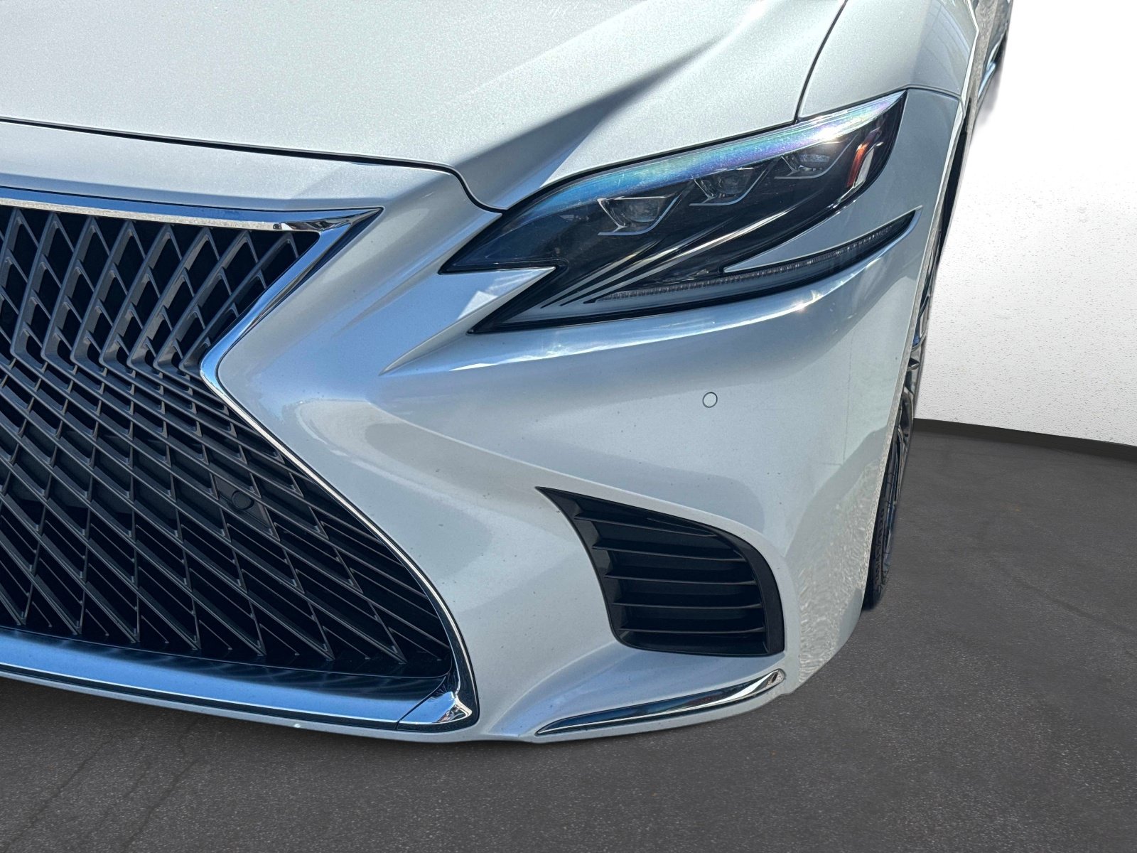 Used 2020 Lexus LS 500 w/ Accessory Package (Z1) RWD image 9