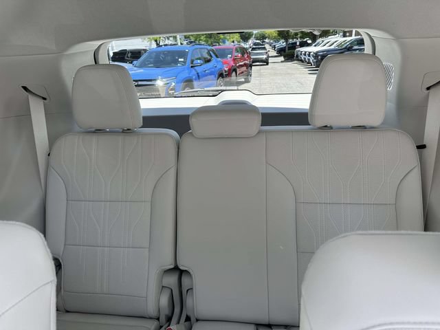 New 2026 Buick Enclave Avenir w/ Super Cruise Package FWD image 13