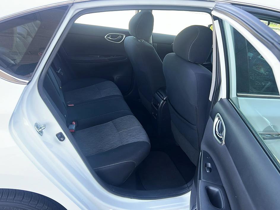 Used 2015 Nissan Sentra SV FWD image 28