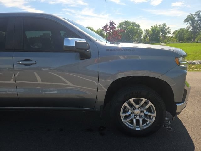 Used 2021 Chevrolet Silverado 1500 LT w/ LPO, Dark Essentials Package AWD/4WD image 4