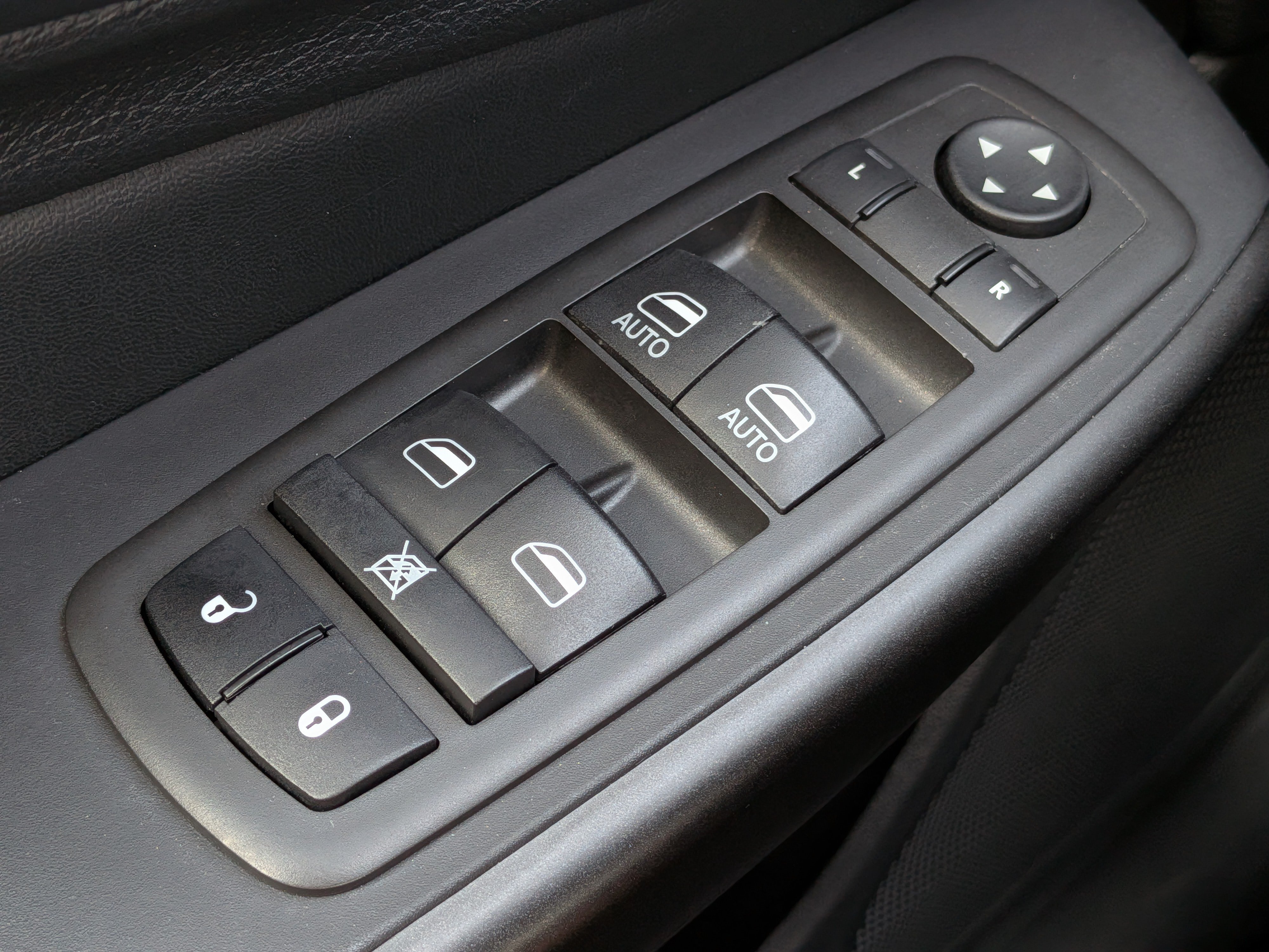 Used 2021 Jeep Cherokee Trailhawk w/ Sun, Sound & Nav Group AWD/4WD image 25