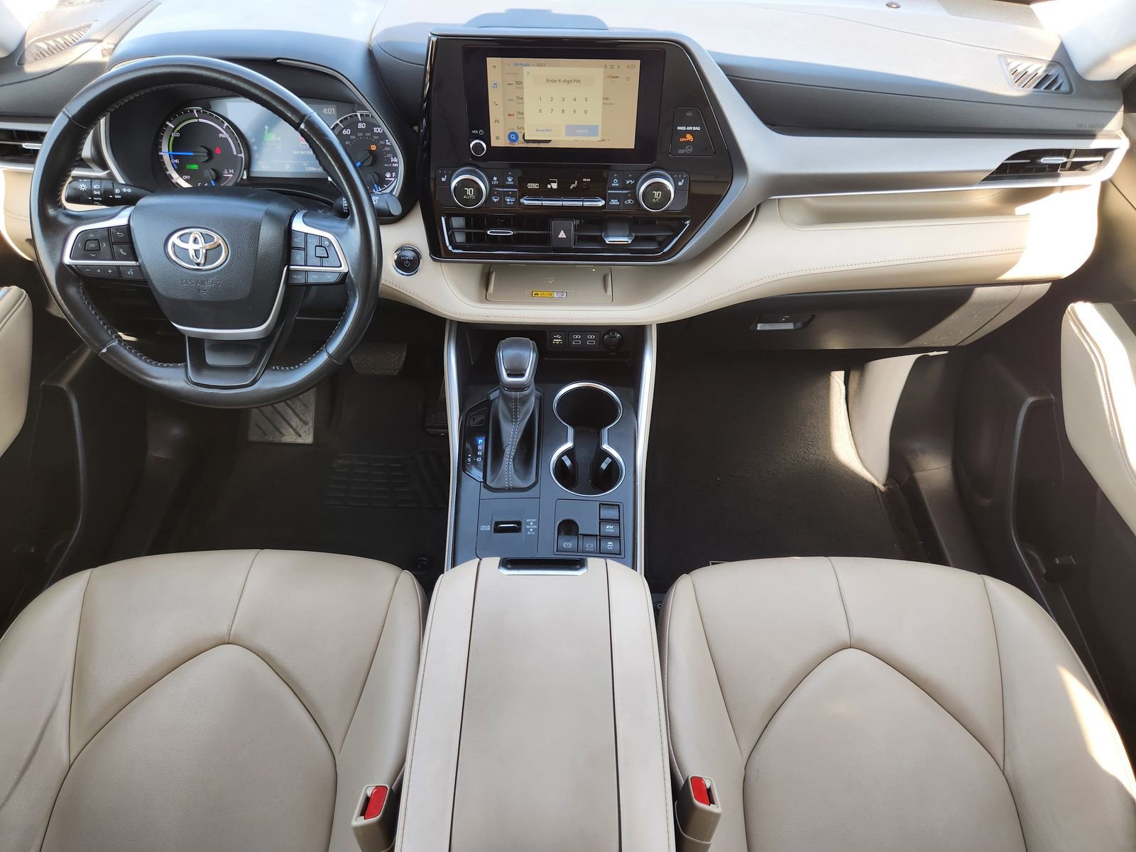 Used 2023 Toyota Highlander XLE image 29