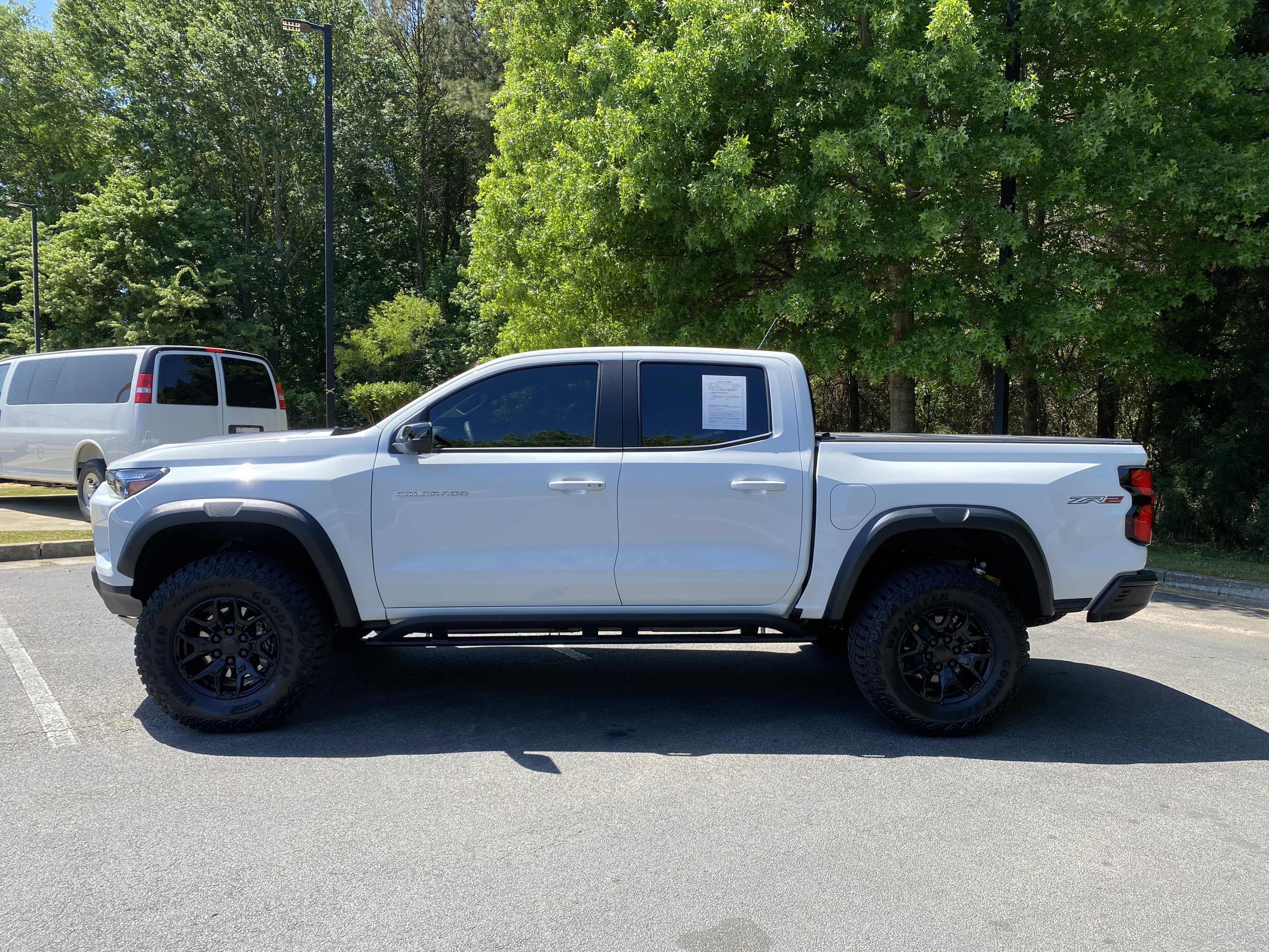 Used 2026 Chevrolet Colorado ZR2 w/ Technology Package AWD/4WD image 6