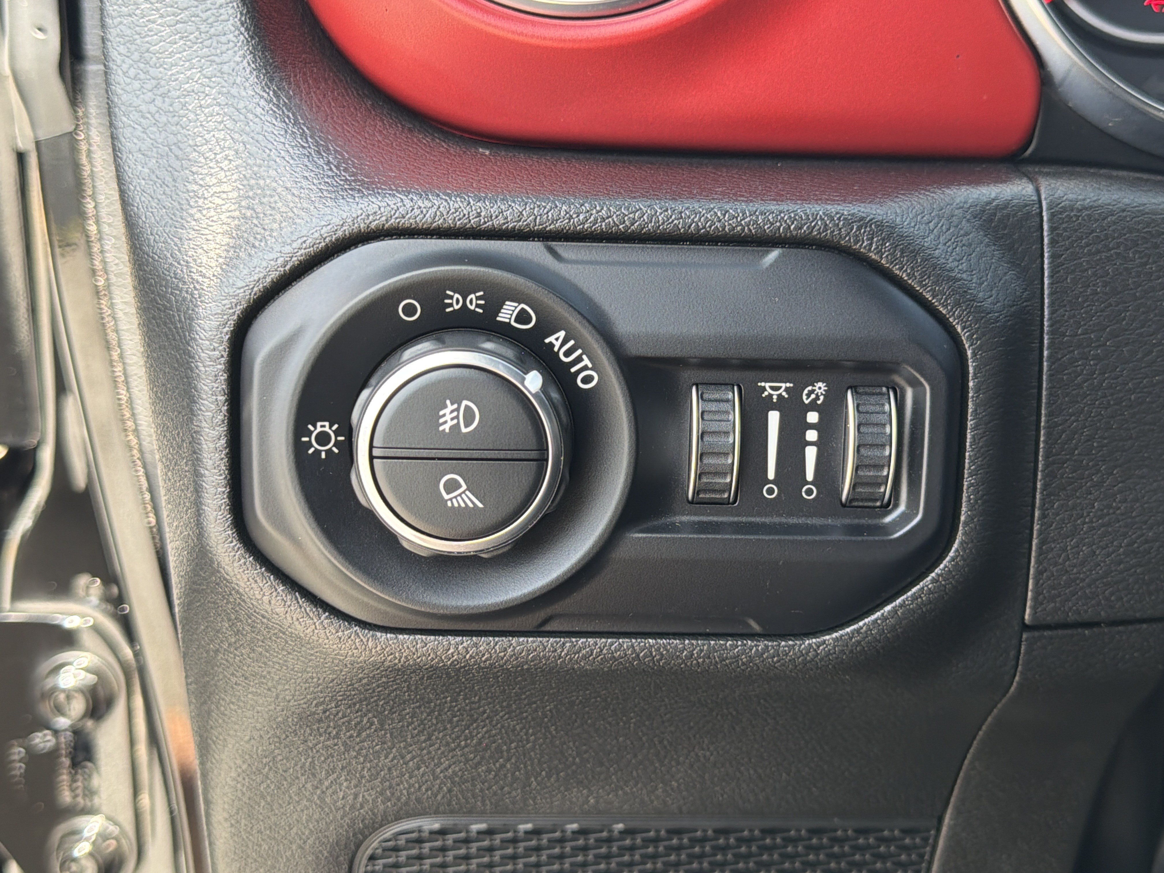 Used 2022 Jeep Gladiator Rubicon w/ Cold Weather Group AWD/4WD image 37