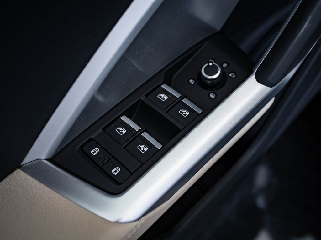 Certified 2025 Audi Q3 2.0T Premium Plus w/ Premium Plus Package image 23