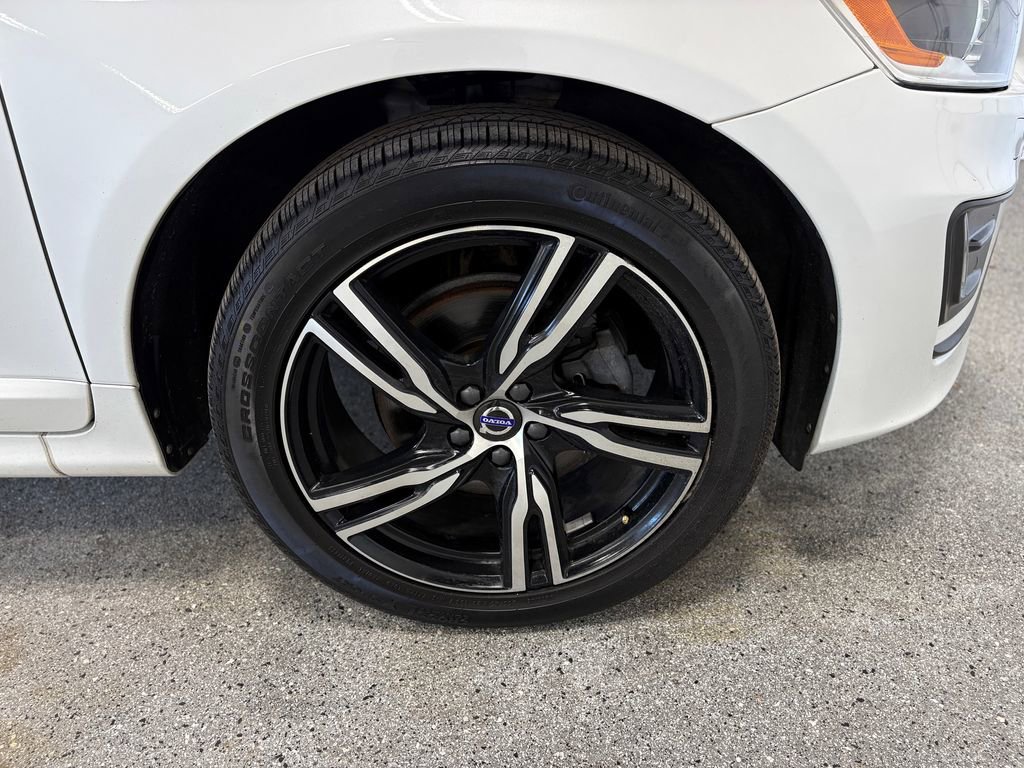Used 2017 Volvo XC60 T6 R-Design w/ Protection Package image 29