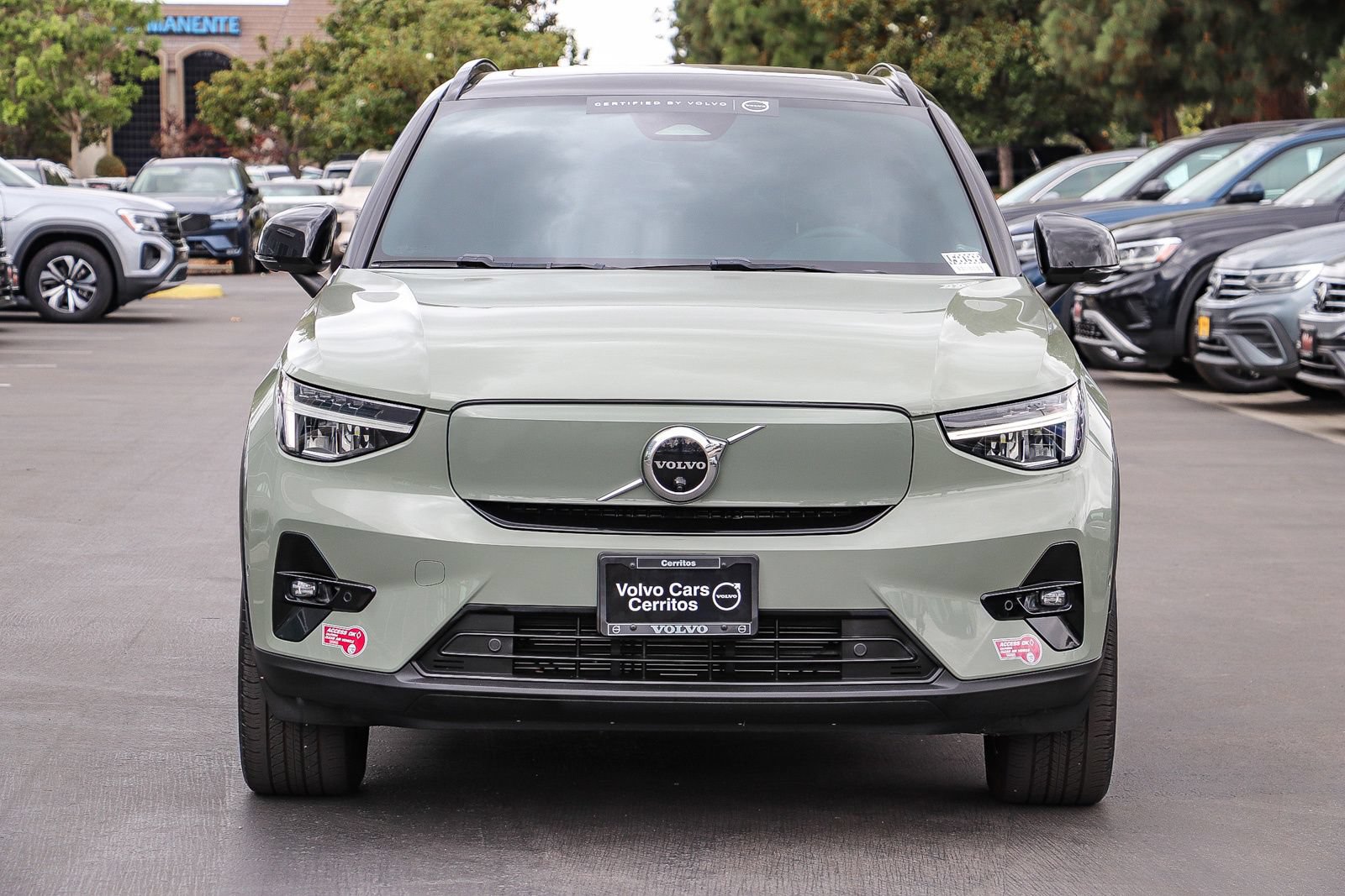 Used 2023 Volvo XC40 Recharge Plus AWD/4WD image 2
