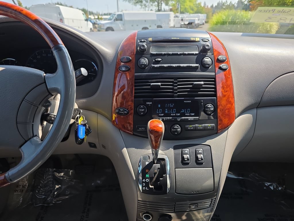 Used 2006 Toyota Sienna XLE Limited FWD image 22