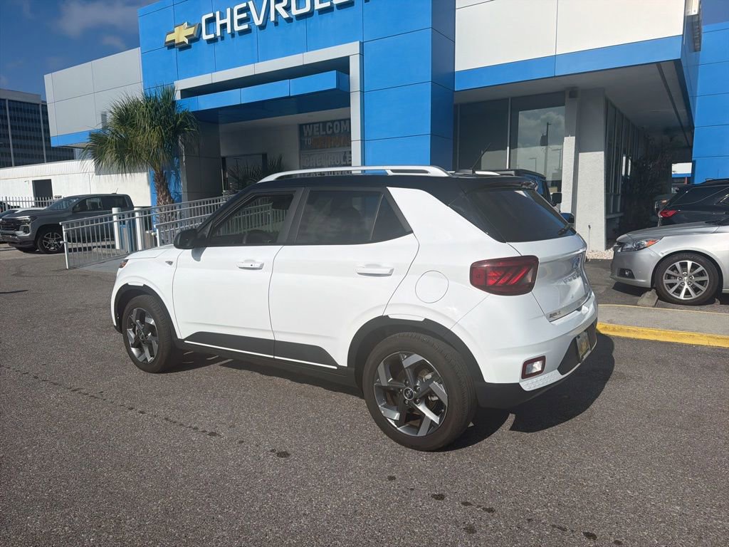 Used 2025 Hyundai Venue Limited FWD image 6