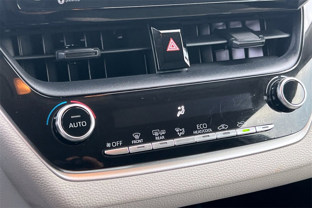 Used 2021 Toyota Corolla LE w/ Carpet Mat Package (TMS) image 21