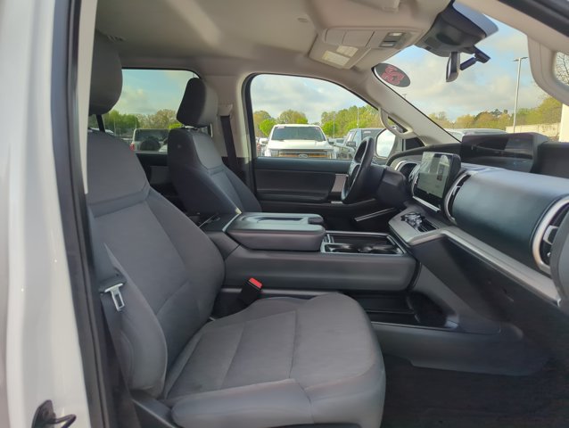 Used 2025 Ford Expedition Active RWD image 25
