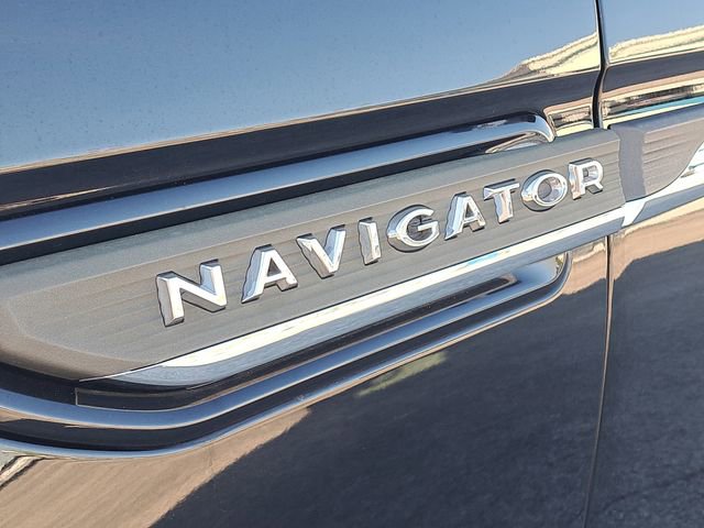 Used 2023 Lincoln Navigator L Reserve AWD/4WD image 7