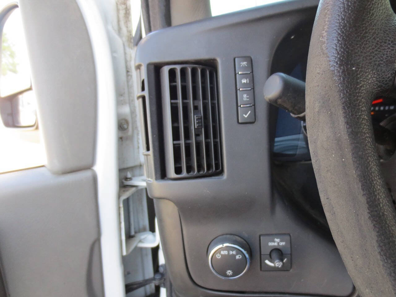 Used 2014 Chevrolet Express 2500 RWD image 17