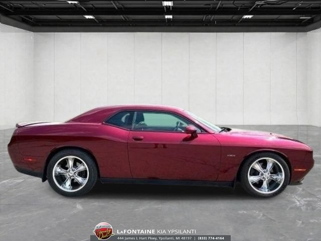 Used 2017 Dodge Challenger R/T w/ Cold Weather Group RWD image 6