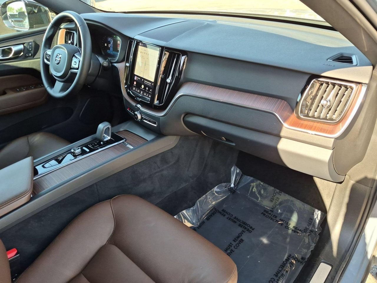 Certified 2024 Volvo XC60 T8 Plus AWD/4WD image 26