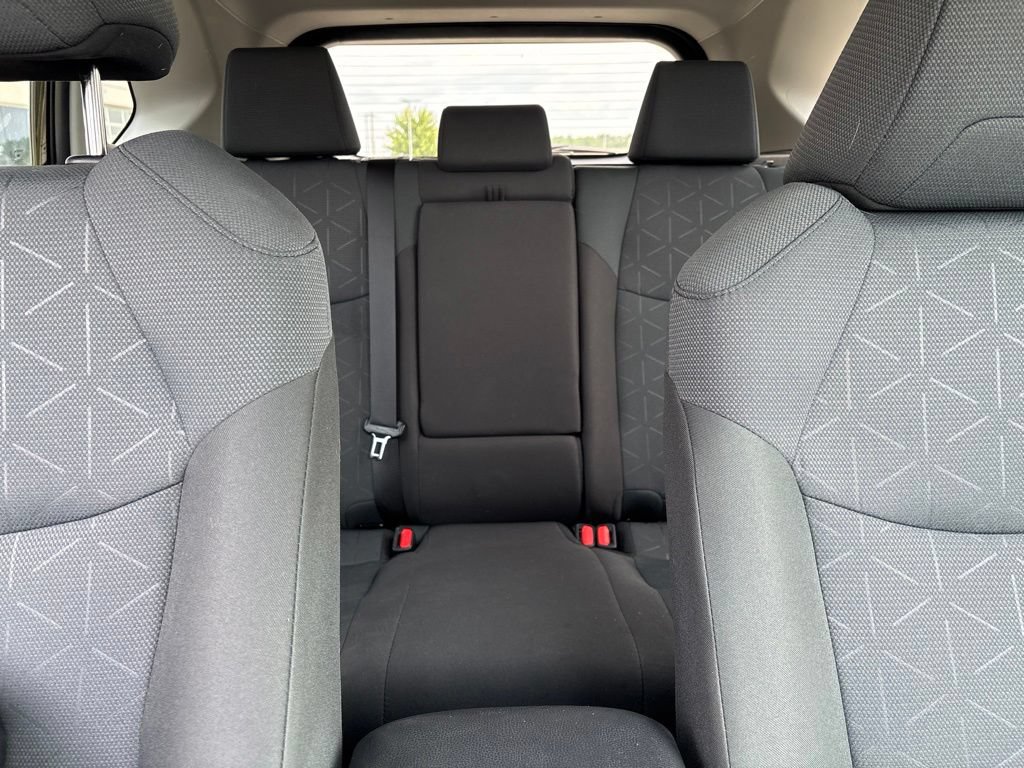 Used 2025 Toyota RAV4 XLE FWD image 25