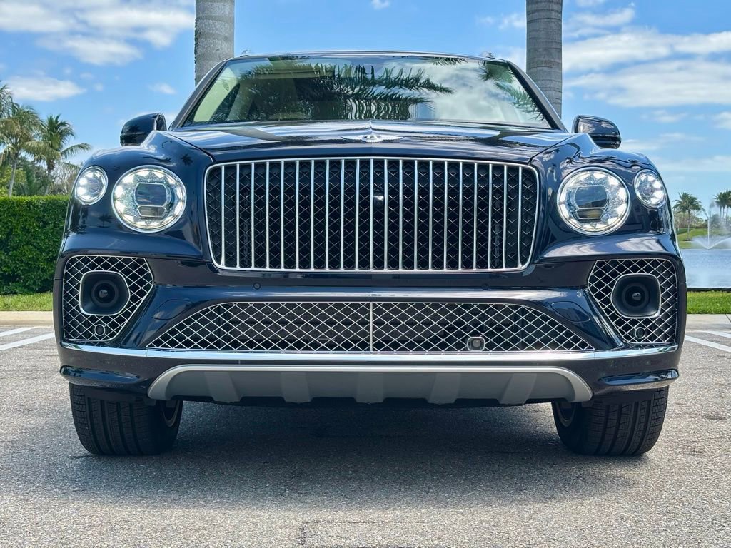 Used 2023 Bentley Bentayga Extended Wheelbase AWD/4WD image 3