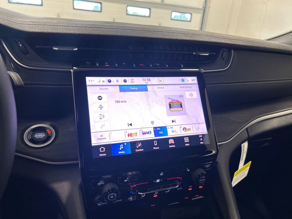 New 2025 Jeep Grand Cherokee Limited image 22