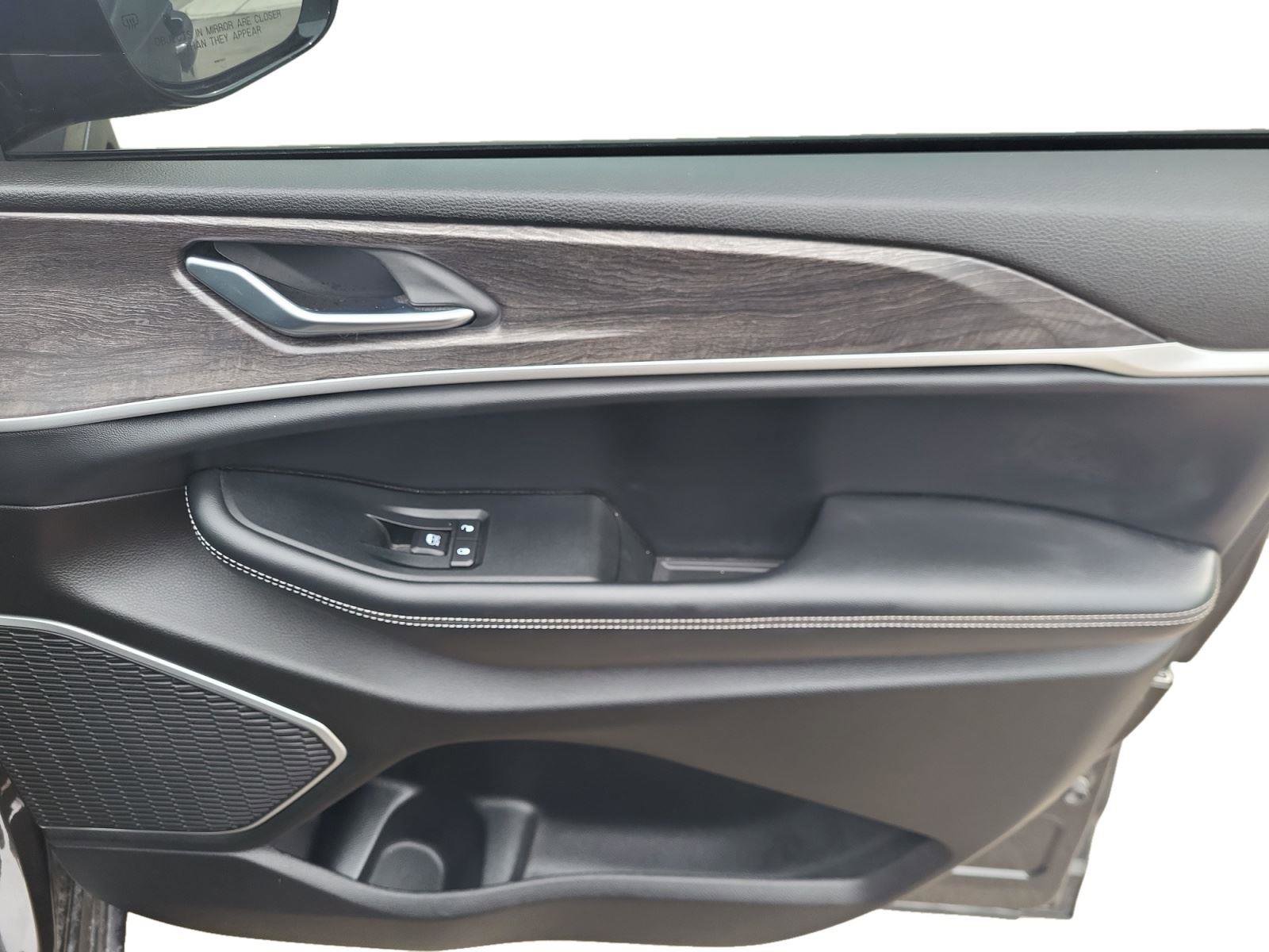 Used 2022 Jeep Grand Cherokee L Limited image 15