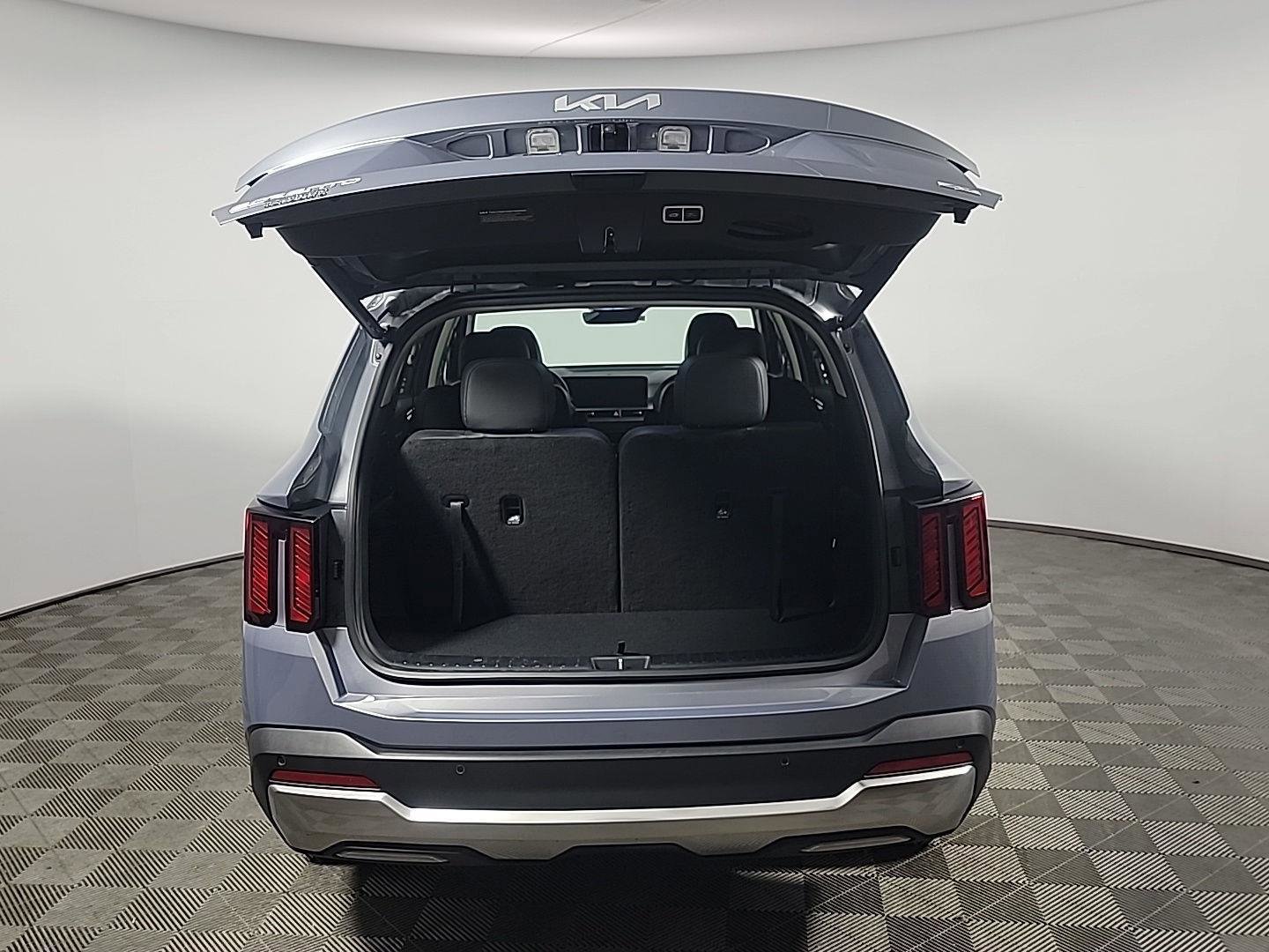 Used 2025 Kia Sorento EX w/ Panoramic Sunroof Package image 9