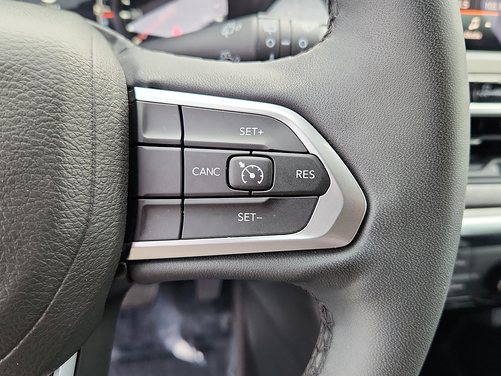Used 2023 Jeep Compass Latitude AWD/4WD image 21