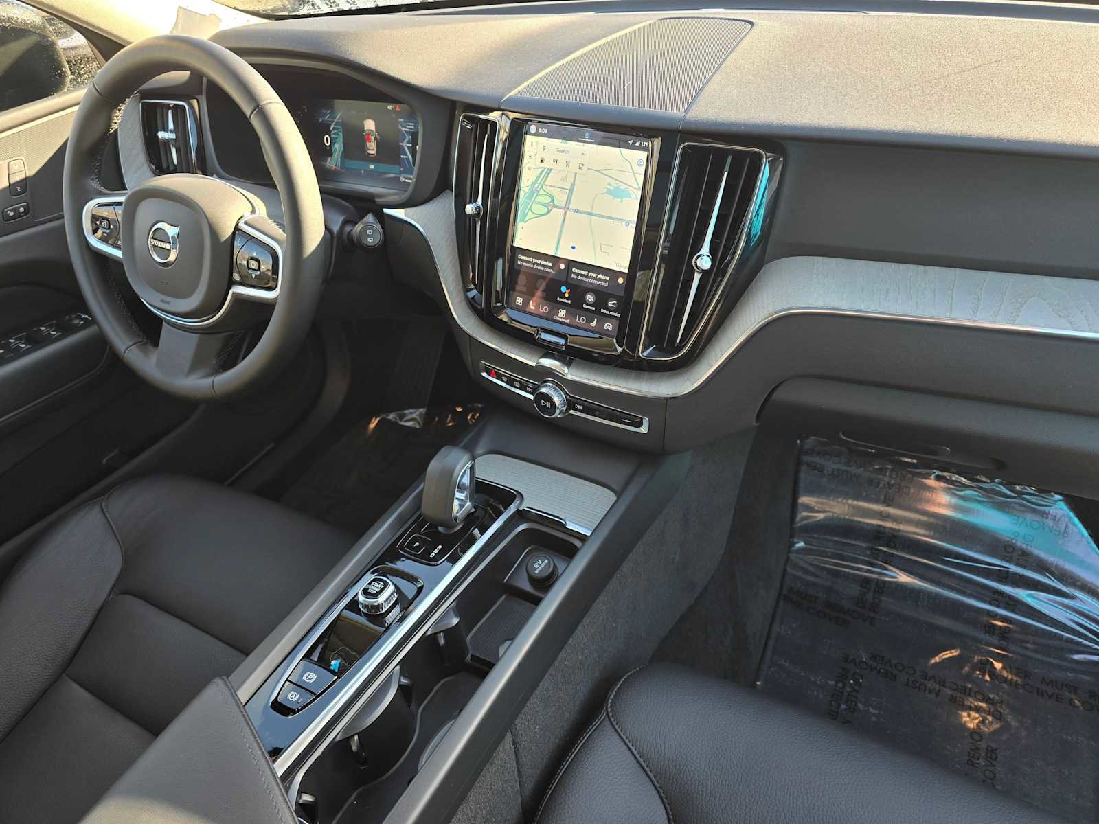 Certified 2025 Volvo XC60 B5 Plus image 10