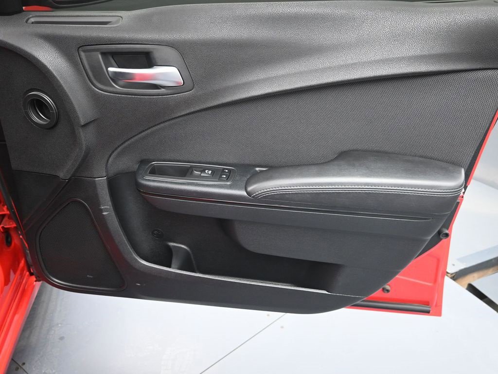 Used 2018 Dodge Charger SXT w/ Blacktop Package image 34