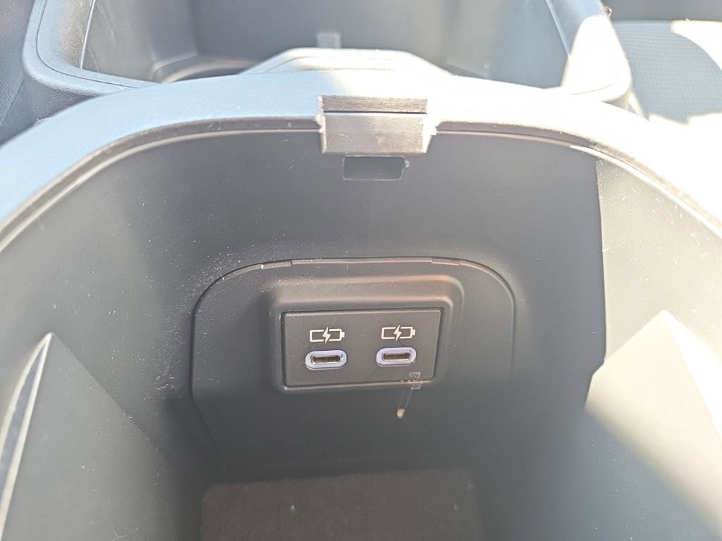 Used 2025 Toyota RAV4 LE image 33