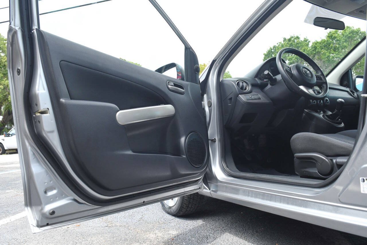 Used 2011 MAZDA MAZDA2 Touring FWD image 19