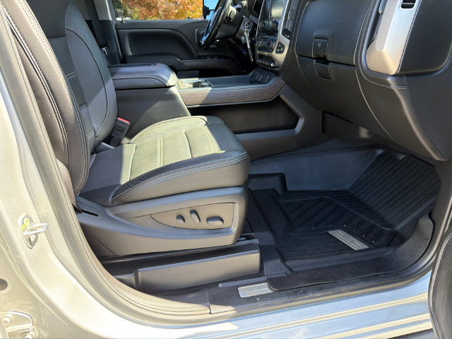 Used 2019 GMC Sierra 2500 Denali w/ Duramax Plus Package AWD/4WD image 13