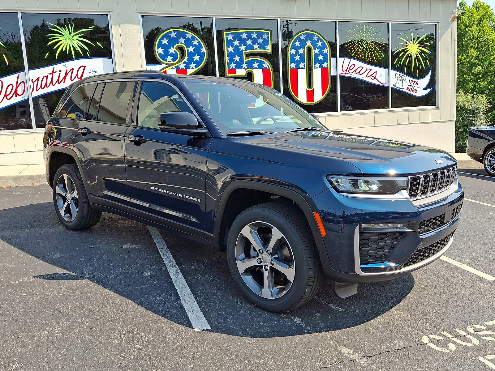 New 2026 Jeep Grand Cherokee Limited AWD/4WD image 2