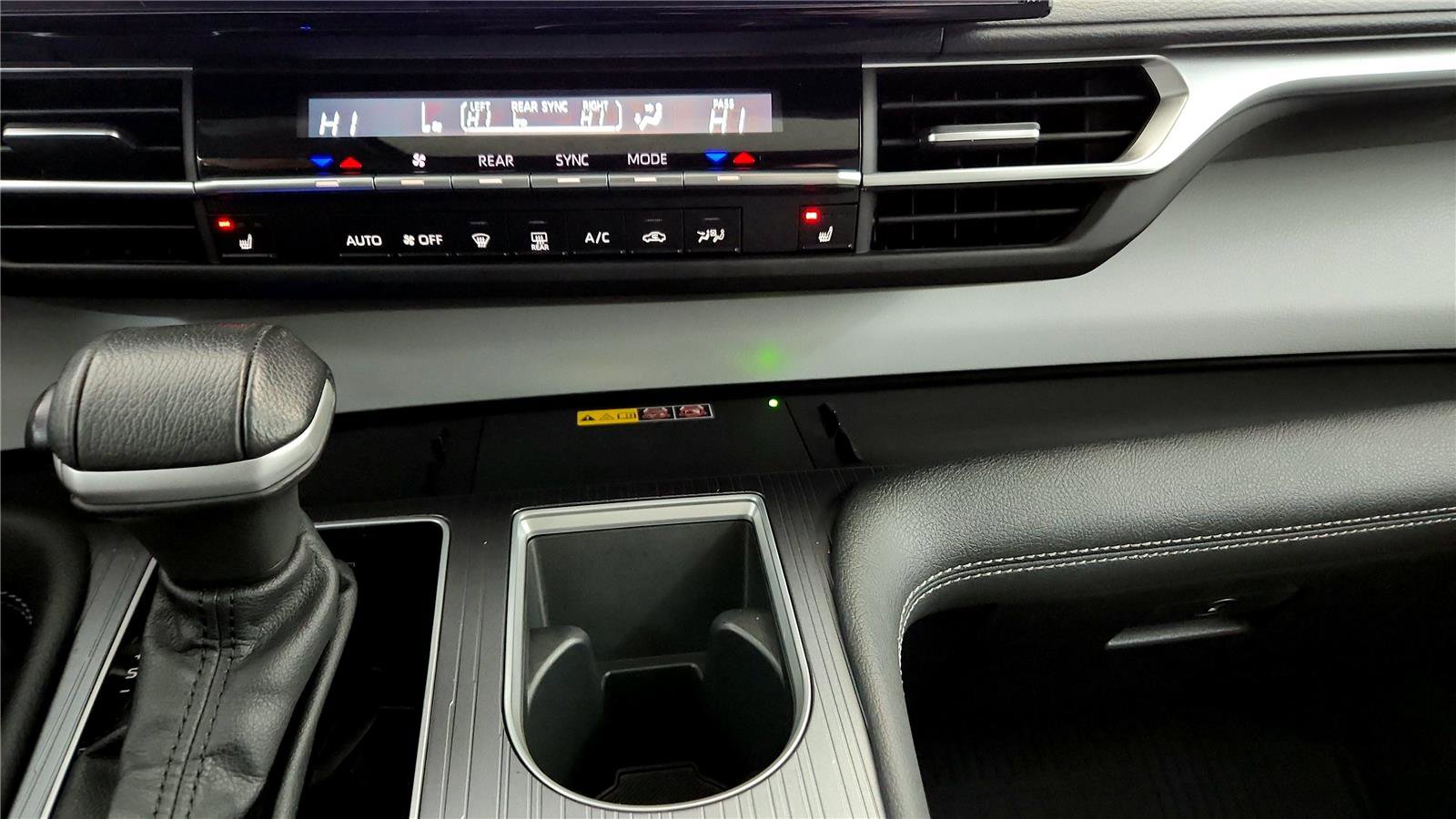 Used 2025 Toyota Sienna XLE w/ XLE Plus Package image 33