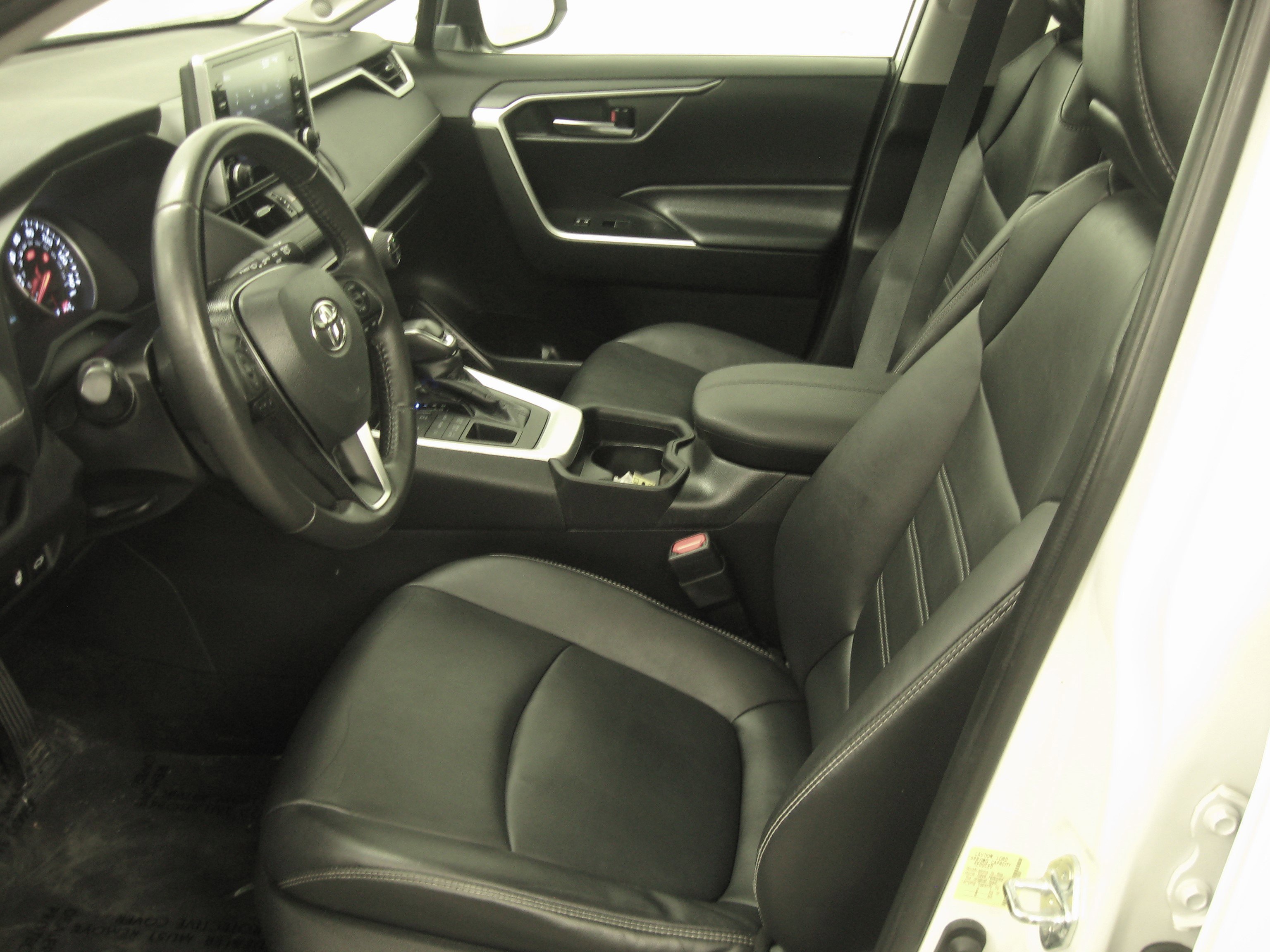 Certified 2021 Toyota RAV4 XLE Premium image 8