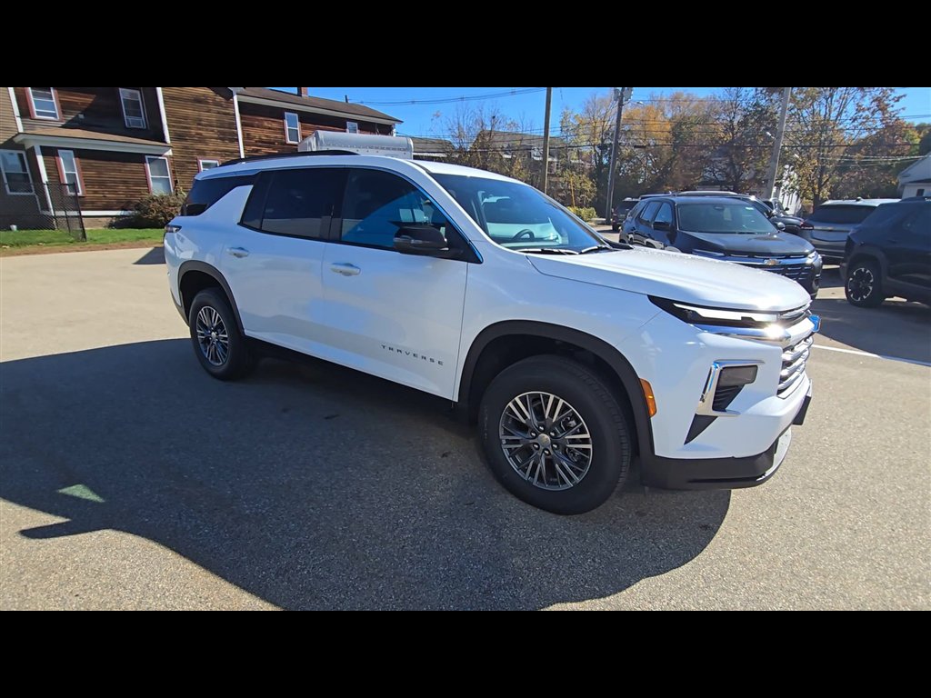 New 2026 Chevrolet Traverse LT image 2