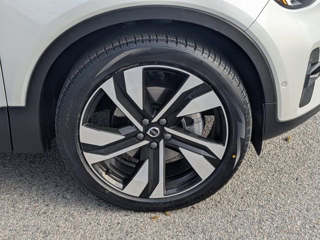 Certified 2023 Volvo XC40 B5 Ultimate w/ Protection Package Premier image 14