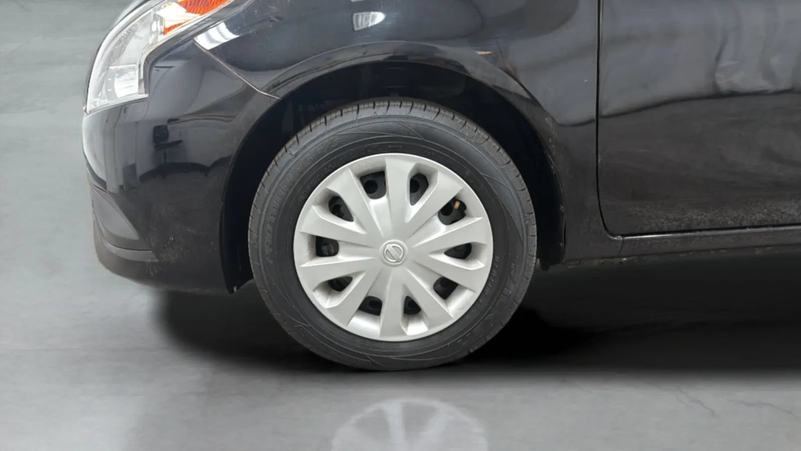 Used 2018 Nissan Versa S Plus FWD image 26
