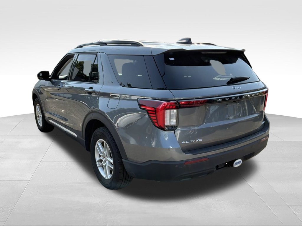 Used 2025 Ford Explorer Active AWD/4WD image 7