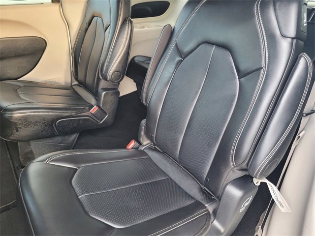 Used 2024 Chrysler Pacifica Touring-L image 15
