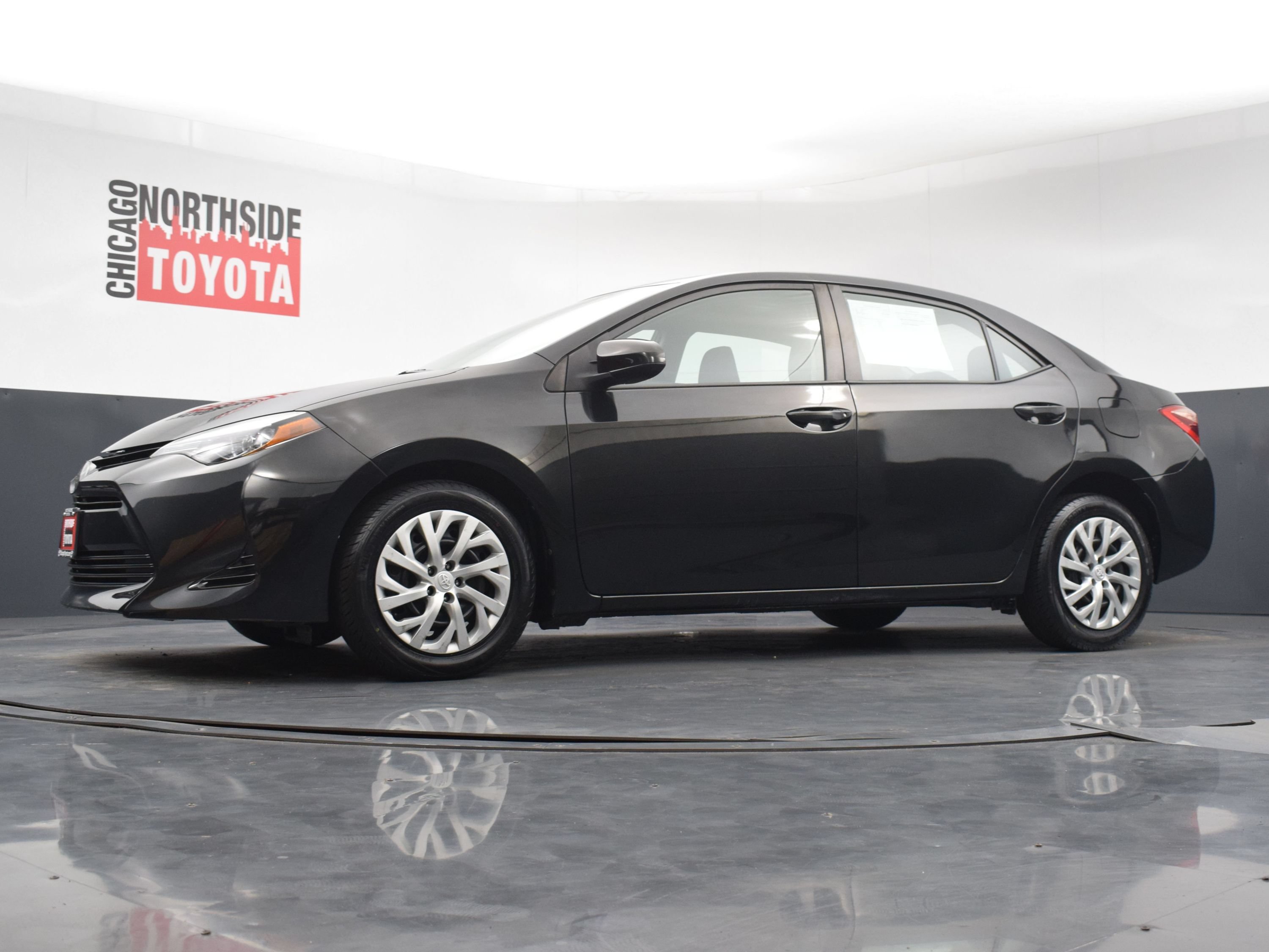 Used 2018 Toyota Corolla LE FWD image 24