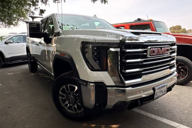 Used 2025 GMC Sierra 2500 SLT AWD/4WD image 2