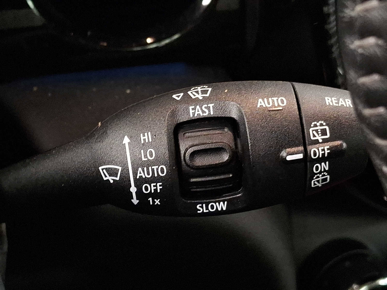 Used 2023 MINI Cooper 4-Door Hardtop w/ Multitone Edition image 21